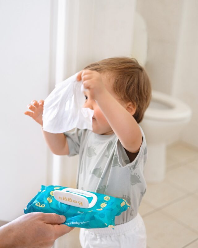 🧻 „Mami, tohle můžu?“
Ano, může! 👶🏼✨ Naše splachovatelné ubrousky jsou dětsky jednoduché - a teď i výhodnější:

Nakoupíte je ve výhodném balení 5 + 1 ZDARMA až do 29. května na @mamasbaby_czsk.

Praktické, šetrné k dětské pokožce a ano - můžou i do záchodu. 🙆🏼‍♀️

#beggs #zacneteted #mindfulparenting #rodina #rodicovstvi #vsimaverodicovstvi #vsimavost #materstvi